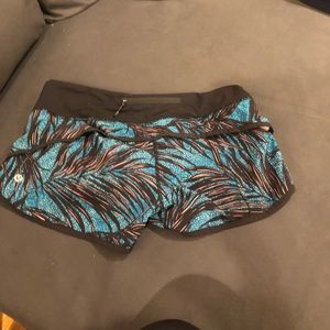 Floral LULULEMON shorts